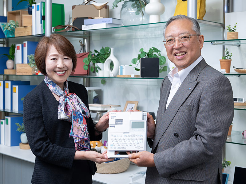 キングジム新社長はマーケ出身、商品開発を主導　新旧社長ガチンコ対談