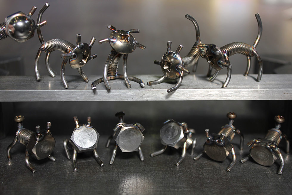 町工場発の謎の金属製動物フィギュア「ネジマル」が話題に ANAとも