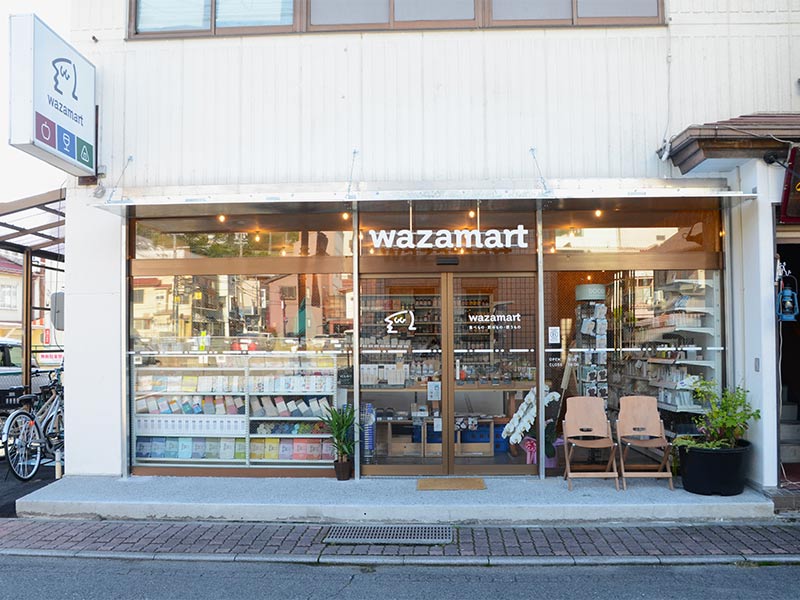 なぜ視察が絶えないのか　長野発、謎のコンビニ「わざマート」の斬新戦略