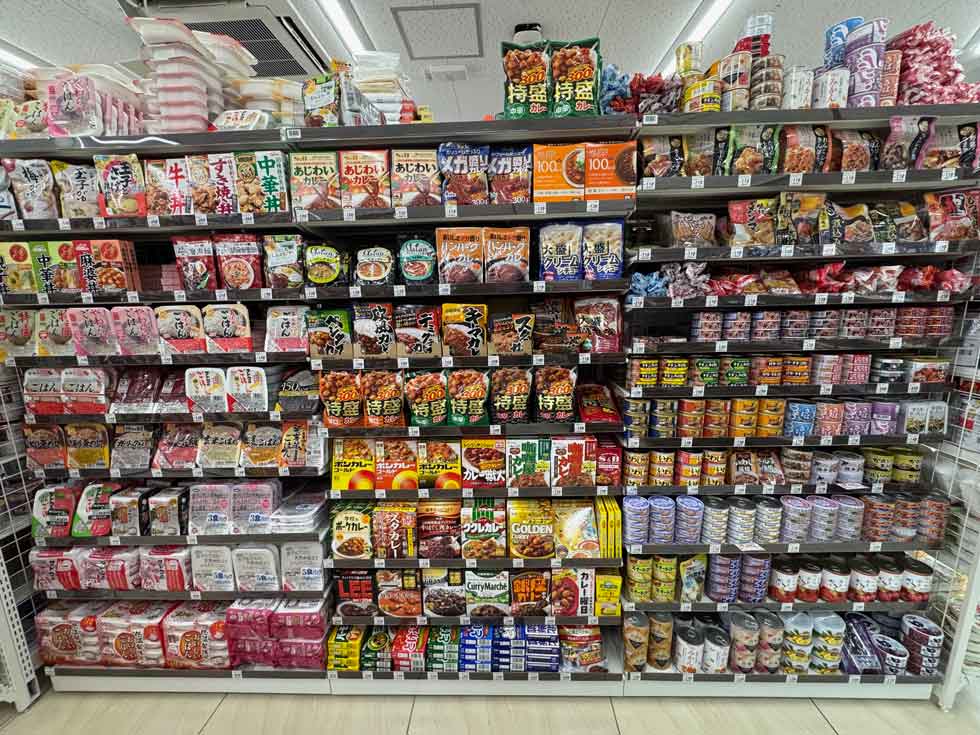 【73点+ローソン棚】ガチャまとめ売り【値下げ中】 店舗半減から反転攻勢「ローソンストア100」 まいばすけっと対抗