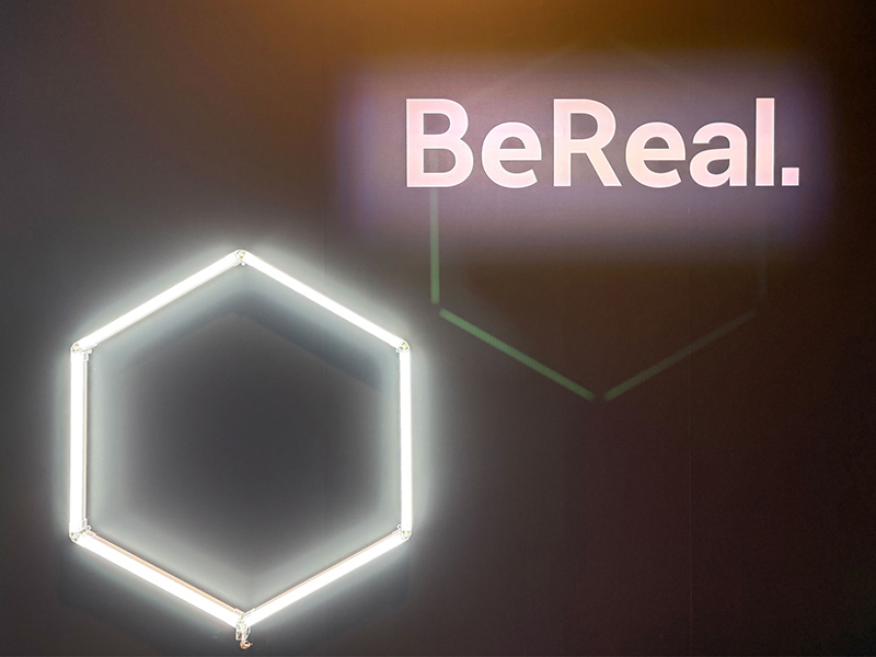 BeRealの広告、国内200社が既に活用　Z世代に好かれる「広告の作法」