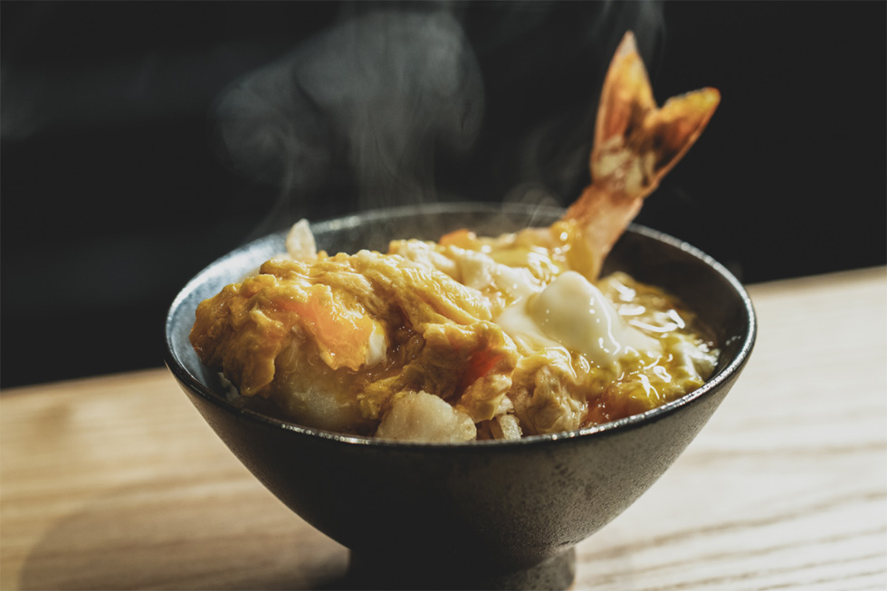 串カツ田中、新業態が好調 店舗からWebサイトまでデザインを内製化