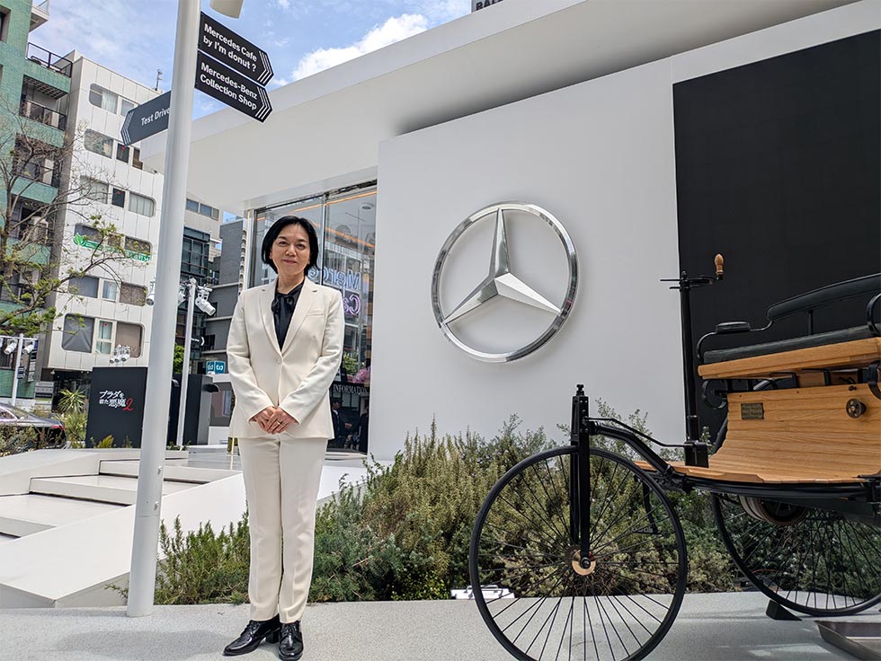 ベンツが新たな「売らない店」 六本木から表参道に“移転”で女性開拓