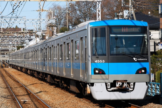 小田急電鉄は懸案だった混雑緩和のため複々線化を達成し、次の成長ステージの目玉の一つとしてMaaSを打ち出す