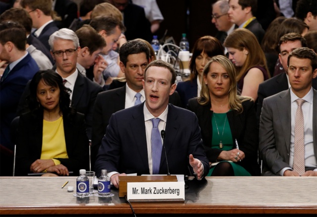 米上院の公聴会に出席した米フェイスブックのマーク・ザッカーバーグCEO（写真＝Pool/Getty Images）