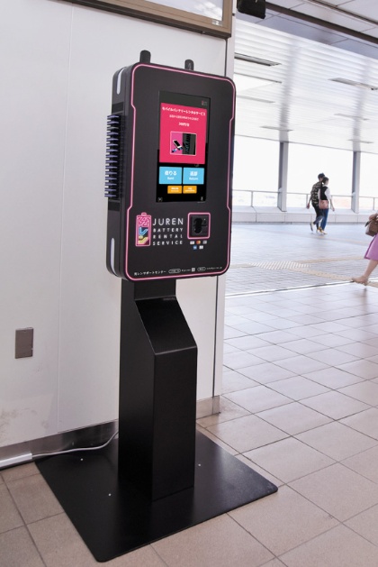 貸し出しと返却用のスタンドは、ゆりかもめの駅改札内や、お台場を中心とした施設内に設置される