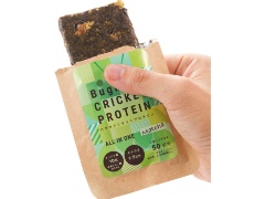 コオロギのプロテインバー ヨガの愛好家にリーチ?