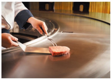 肉は和牛のみ扱うという徹底ぶりで、全国からえりすぐったブランド牛をコース料理で振る舞う