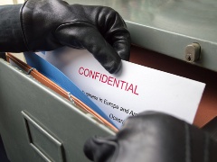 楽天モバイルの従業員逮捕! “情報流出”を防ぐ手立ては?