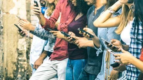 ブラウザーフィンガープリントは端末の膨大な数の特徴を総合して、端末を識別する (c)Shutterstock