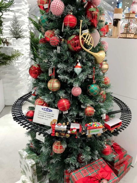 自宅のクリスマスツリーに取り付けることができる「ツリートレイン」（税別1万円）