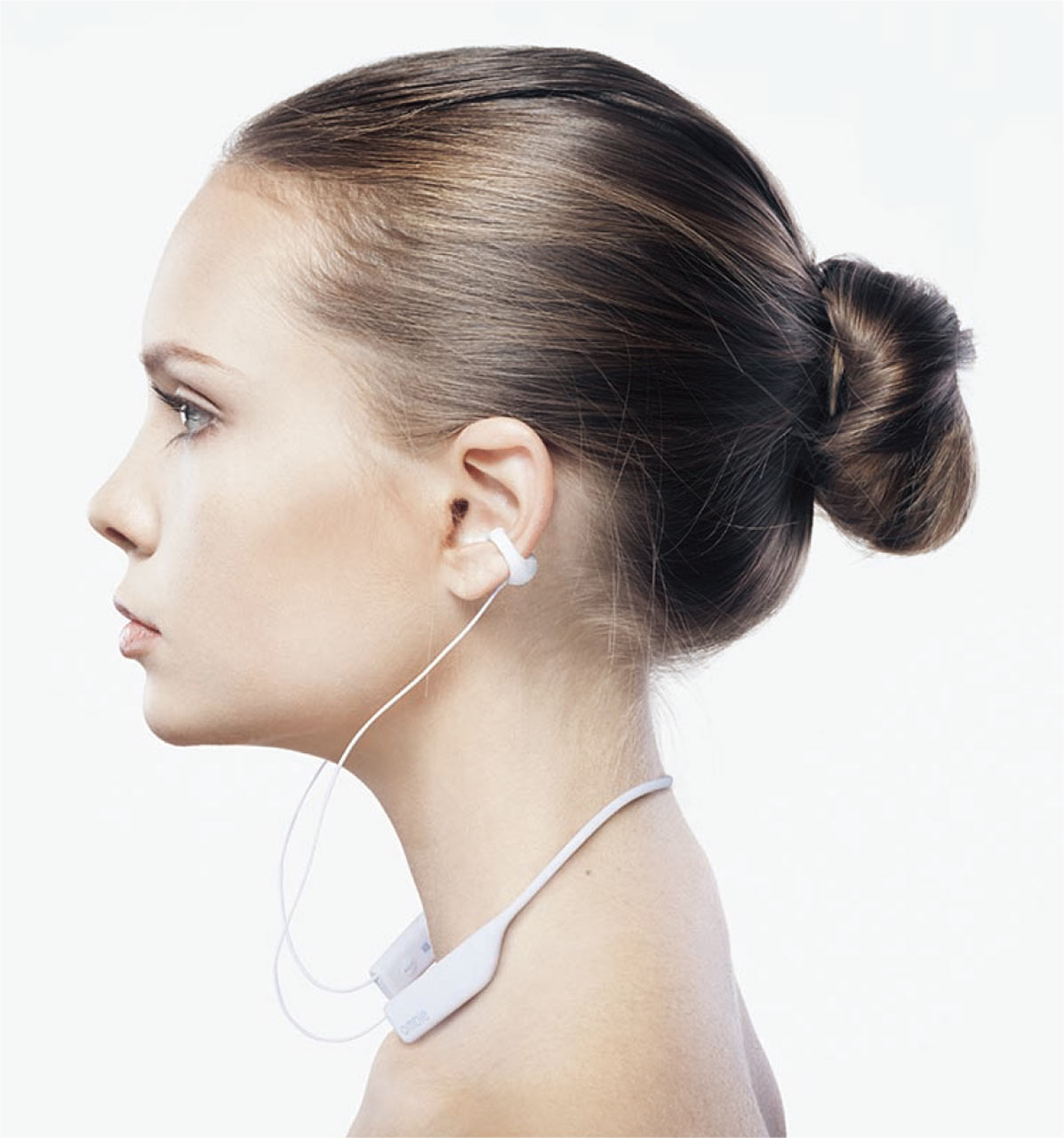 新しい体験価値 ながら聴きイヤホン ワイヤレスモデルが好評 日経クロストレンド