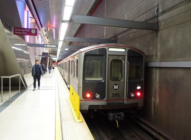 ロスの地下鉄は6系統まで拡大。交通系ICカードの「Tap」で乗車できる