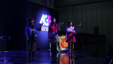 『ソードアート・オンライン アリシゼーション』のステージでは松岡禎丞、戸松遥、高垣彩陽の3人が名シーンを実演