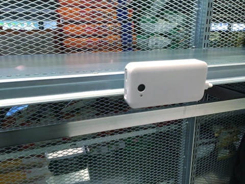 トライアルが自社で開発したAIカメラ。実験店舗で試行を重ねている
