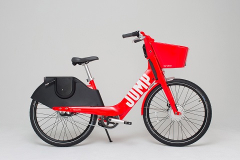 JUMPで活用する電動自転車の次期モデル。QRコードの読み取りで自転車のロック解除が可能。ネット経由で電池残量が少ない自転車を把握し、スタッフがバッテリー交換をする