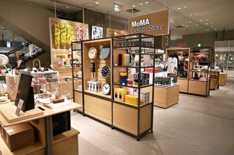 約400点のアイテムを展開する「MoMA Design Store」には、銀座ロフト先行販売品も多数