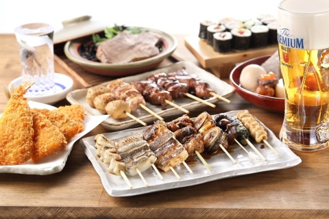 穴子料理、すし、串焼きをメインに手ごろな価格の居酒屋メニューも豊富