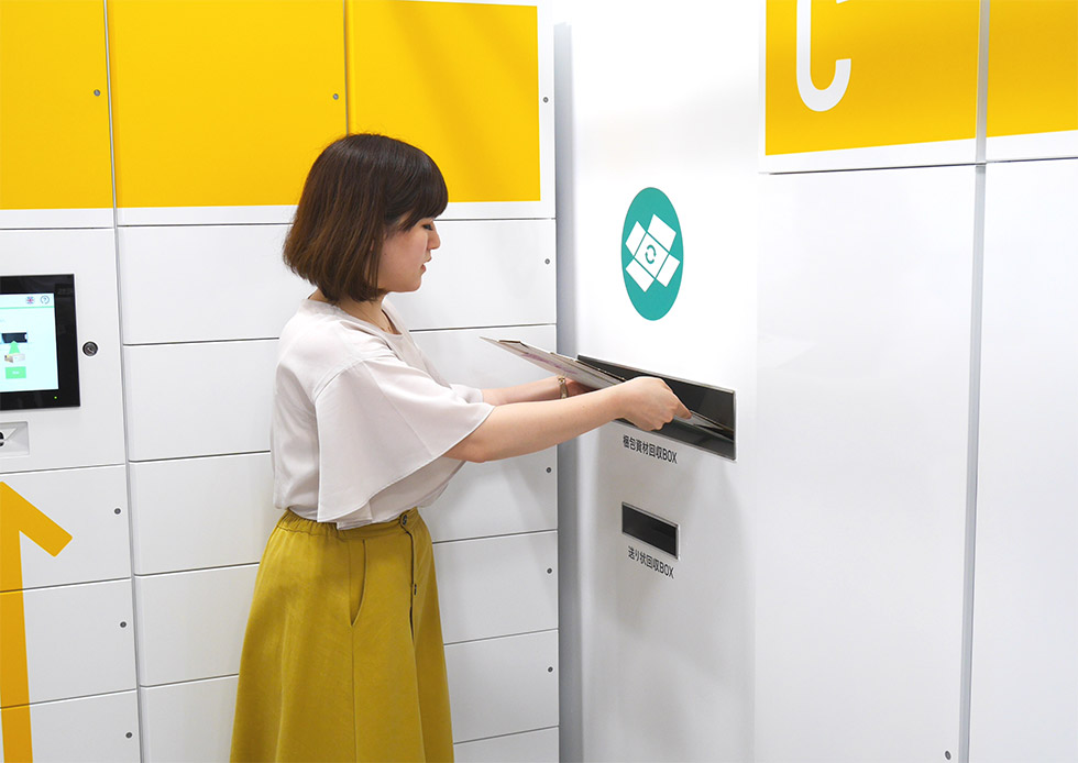 荷物を保護していた箱や緩衝材をその場で処 日経クロストレンド