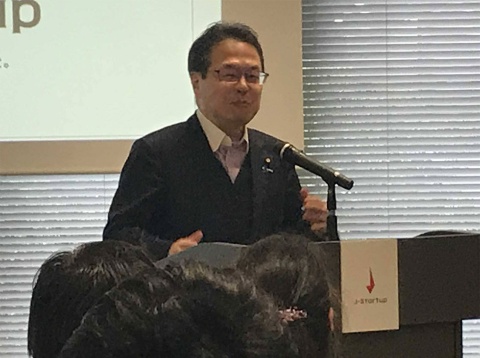 セレモニーに登壇する世耕弘成経済産業大臣