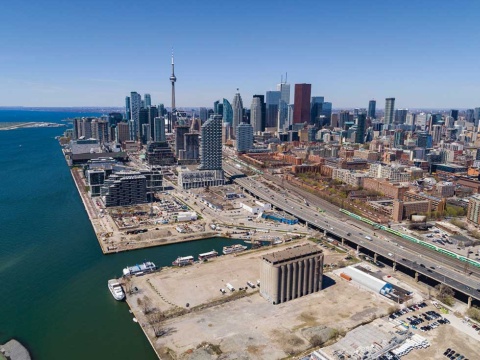 サイドウォークラボがスマートシティの開発を計画するカナダ・トロントのウォーターフロント地区（写真：DroneBoy for Sidewalk Labs）