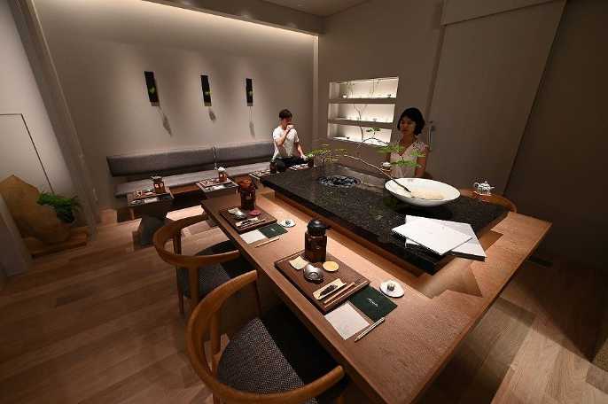 瞑想後に お茶を飲む部屋 好きな茶碗に 日経クロストレンド 瞑想後に お茶を飲む部屋 好きな茶碗に 日経クロストレンド