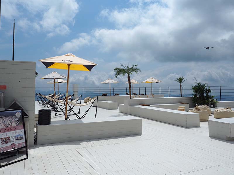 異色の社長と著名Pが仕掛ける、標高1400mのビーチリゾート