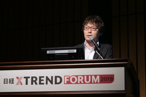 	講演するトヨタ自動車未来プロジェクト室イノベーショングループ主任の間嶋宏氏