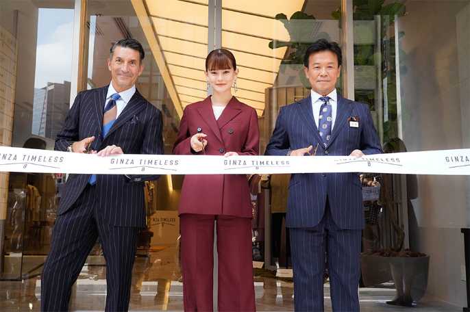 テープカットに参加した 右から 三陽商会 日経クロストレンド テープカットに参加した 右から 三陽商会 日経クロストレンド