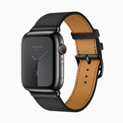 「Apple Watch Hermès」も一新。ブラックモデルなどを追加し、ラグジュアリーウオッチファン層の獲得にも布石を打つ（提供／米Apple）