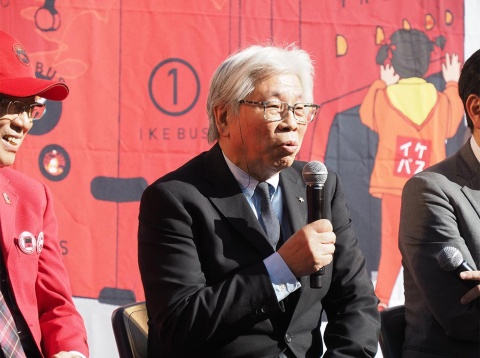 車体デザインを手掛けたドーンデザイン研究所代表取締役の水戸岡鋭治氏。今までさまざまな乗り物や建物のデザインを手掛けてきたインダストリアルデザイナーだ