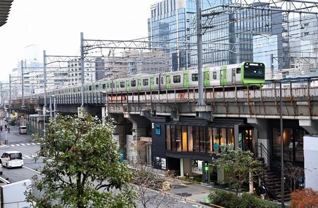 まさに 線路下 真上を山手線が走る秋葉原の 高架下ホテル 日経クロストレンド まさに 線路下 真上を山手線が走る秋葉原の 高架下ホテル 日経クロストレンド