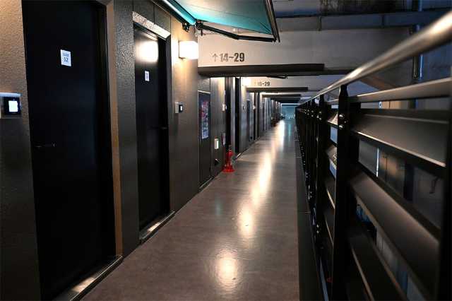 独特の雰囲気を漂わせるホテルの廊下 日経クロストレンド 独特の雰囲気を漂わせるホテルの廊下 日経クロストレンド