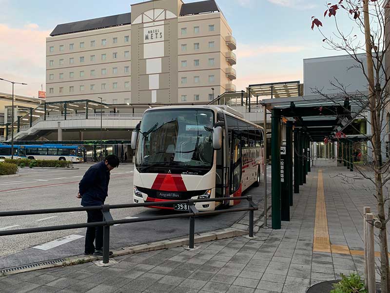 「痛勤地獄」を救う貸し切りバス　初の実証実験の成果は？