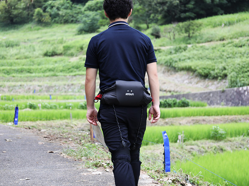 高齢者の旅、ロボが支援　KNT-CT“楽々歩行ツアー”の反応