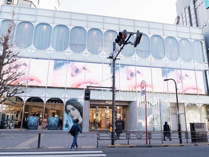 原宿にアットコスメが旗艦店、ブランドとユーザーつなぐ起点に