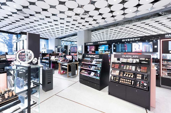 原宿にアットコスメが旗艦店 ブランドとユーザーつなぐ起点に 日経クロストレンド 原宿にアットコスメが旗艦店 ブランドとユーザーつなぐ起点に 日経クロストレンド