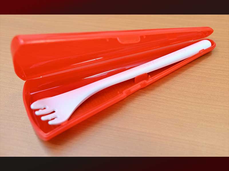日清食品の“無駄な”こだわり炸裂　カップヌードル専用フォーク
