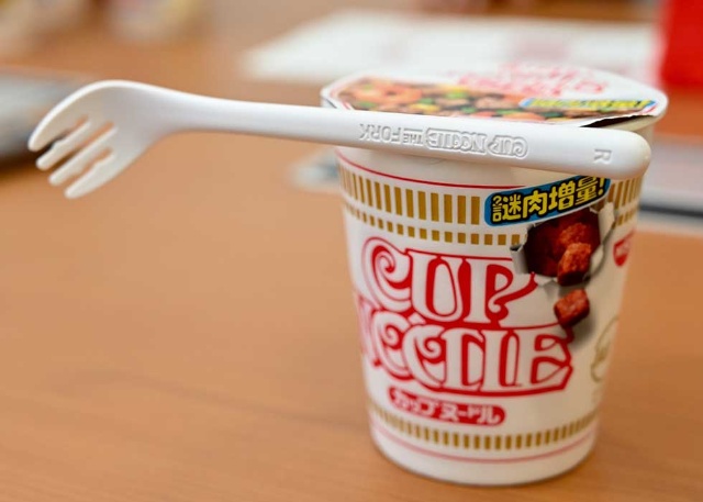 日清食品の 無駄な こだわり炸裂 カップヌードル専用フォーク 日経クロストレンド 日清食品の 無駄な こだわり炸裂 カップヌードル専用フォーク 日経クロストレンド