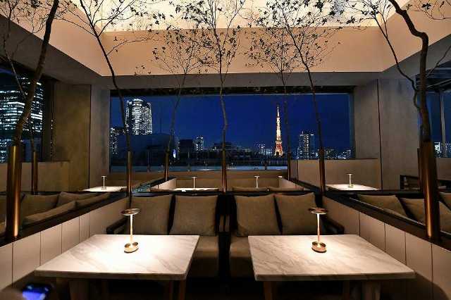 テラス席から眺める東京タワーの夜景は人気 日経クロストレンド