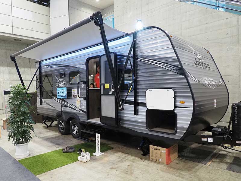 キャンピングカーは第2次ブーム　軽自動車がけん引、納期は半年