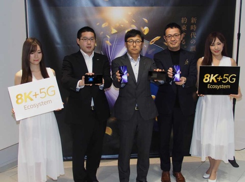 シャープは2020年2月17日に新製品発表会を開催。20年3月に開始する予定の「5G」に対応した2機種を発表した