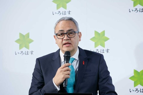 日本コカ・コーラのホルヘ・ガルドゥニョ社長。2020年3月3日に開かれた発表会はコロナウイルスの感染対策としてライブ配信された