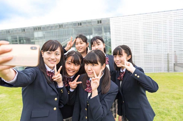 新型コロナでも元気 インスタでお祝いする女子高生の実態 日経クロストレンド
