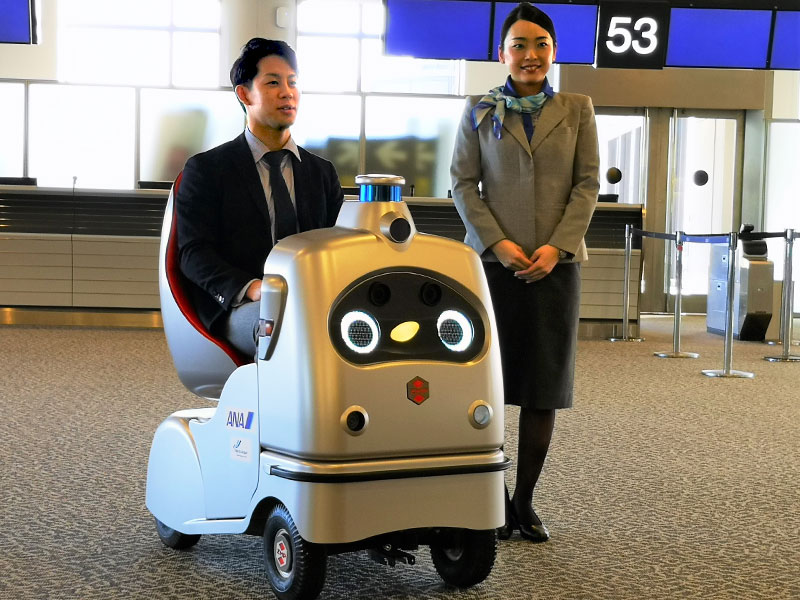 空港などで使える「自動運転車いす」が実用化へ 公道も走行可能