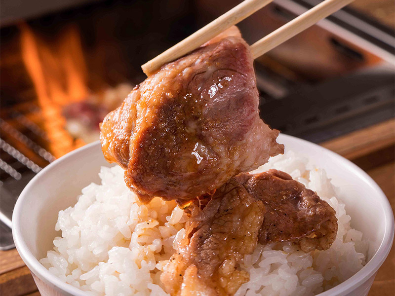 「1人焼き肉店」が激安350円セット投入 牛丼店の利用客を狙う