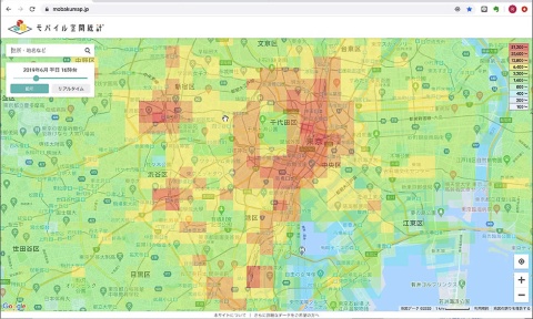 500メートルのメッシュで24時間前までの人口分布の変化を表示できる。前年のデータとも比較できる