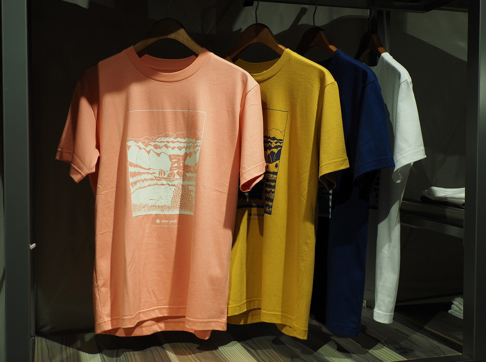 これもLAND STATION HARAJUKU限定商品であるTシャツ3900円（税別）。スノーピークのロゴの下に「LAND STATION HARAJUKU」の文字があしらわれている