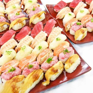 食材EC「センチョク」で人気の「ファミリー寿司ネタセット（6種）」（3240円）。マグロ、アナゴなどの寿司ネタ6種類（各10枚）とシャリ60貫分のセット