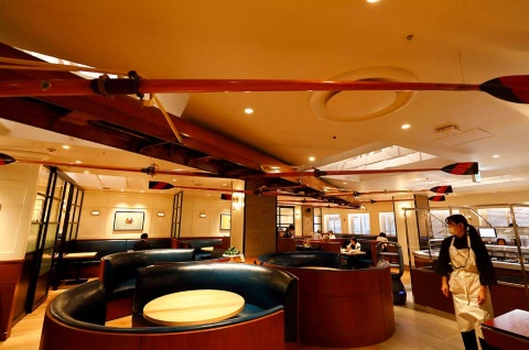 「THE GALLEY SEAFOOD & GRILL by MIKASA KAIKAN」は、玉川高島屋S・Cの南館6階にオープン。ロブスターやステーキなど、豪快なグリル料理を楽しめる